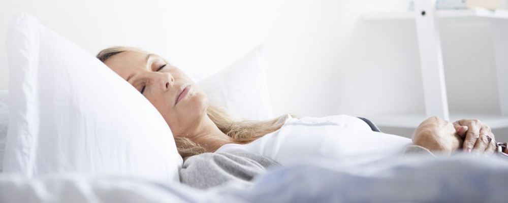 中年女人身体变差有什么表现 中年女性睡眠质量差怎么回事 人到中年如何保养