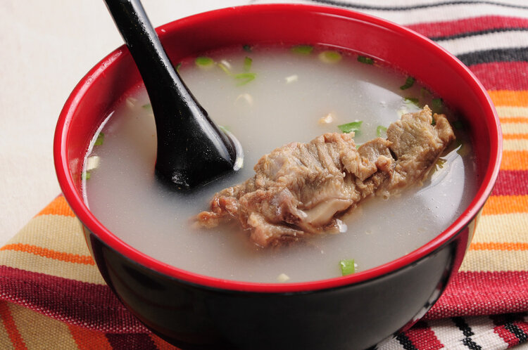 提醒喝骨头汤不补钙，5种偷钙食物要少吃