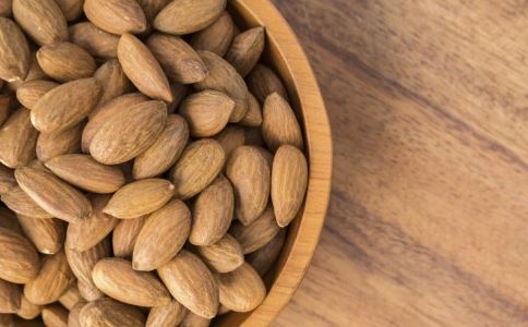 咳嗽痰多怎么办 咳嗽痰多如何治疗 咳嗽痰多吃什么好