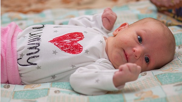 新生儿打嗝的应对方法有哪些?如何预防新生儿打嗝?