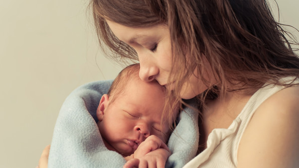 新生儿打嗝是什么原因？教你5招应对新生儿打嗝