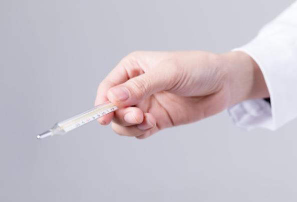 婴儿发烧有什么症状表现?