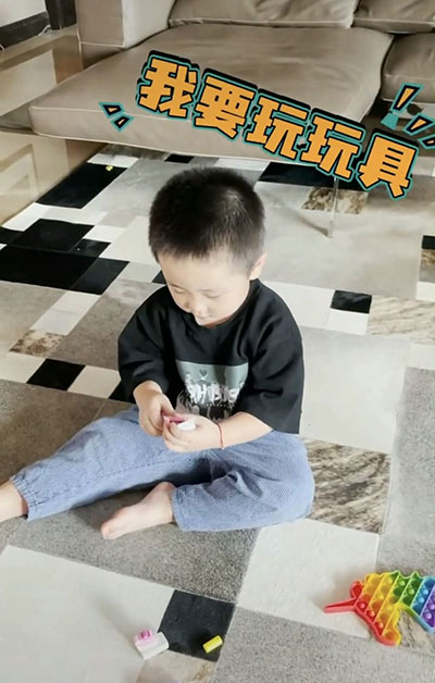 主持人华少首晒三胎小儿子正脸!娇气仍未出镜