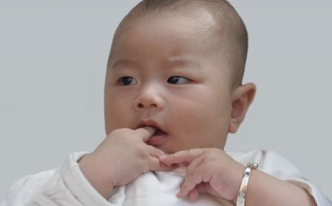 宝宝摸私处宝妈该如何应对 宝宝摸私处宝妈该怎么办 宝宝摸私处宝妈要注意什么