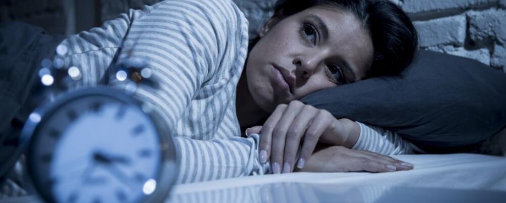 睡眠质量差的原因 如何改善睡眠质量 睡前不宜吃哪些食物