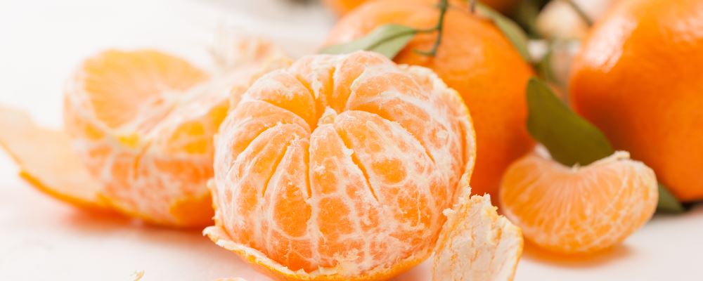 每天玩手机变色盲 吃什么可以预防色盲 预防色盲的食物有哪些