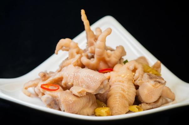 泡椒凤爪自己怎么做?吃泡椒凤爪会上火吗?