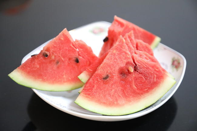 吃甜瓜腹胀是什么原因?吃甜瓜后肚子不舒服很胀,甜瓜产气吗?