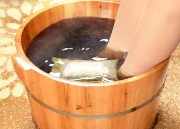 艾叶泡脚能去湿气吗 促进血液循环 加速新陈代谢