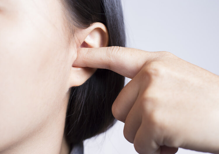 耳朵老是发痒,却掏不出耳屎?也许是这6个因素在作怪