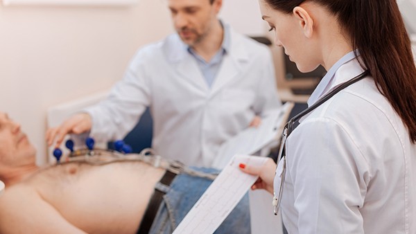 在什么情况下需要校准血糖仪?血糖试纸的使用注意事项