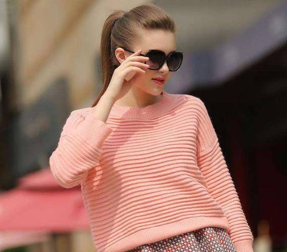 新闻联播首位80后主播严於信亮相