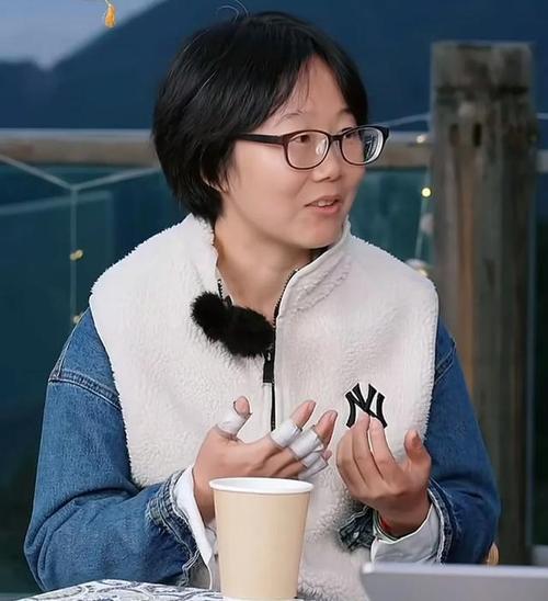 不让保姆拍照保姆不让孩子下床 不让保姆拍照保姆不让孩子下床