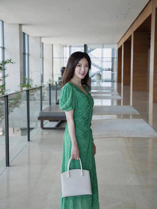 三星堆一青铜造型雕塑被游客掰断？博物馆回应已拖走维修