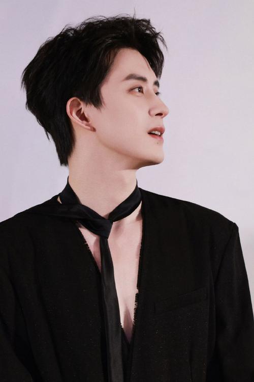 俄数百辆保时捷突然被锁死 释放极其危险信号