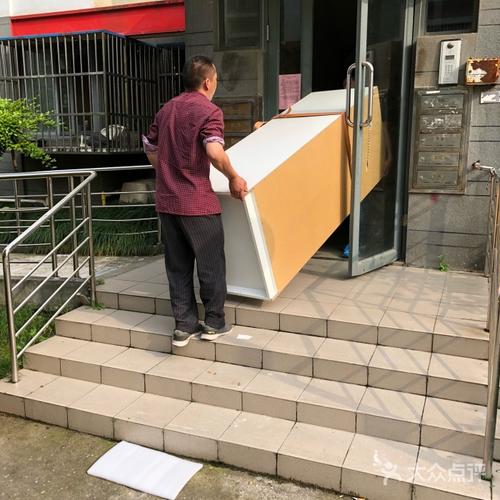 搬家一般拿什么东西进门 搬家一般拿什么东西进门