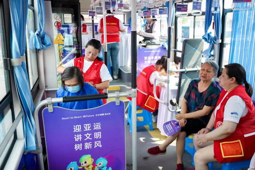 天津跳水大爷带俄国女子跳水 天津跳水大爷带俄国女子跳水