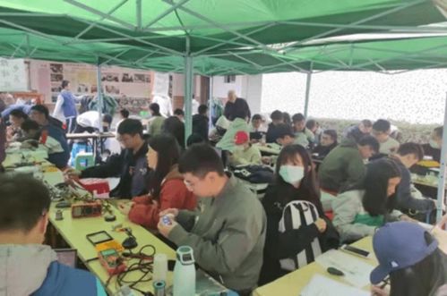 洗衣机里的过滤网拿出来洗，拆的时候没注意，这个黑色的要安在哪里，有知道