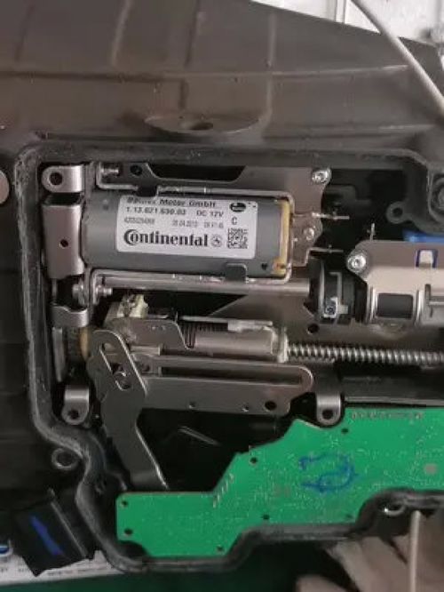 电脑鼠标自己动怎么办