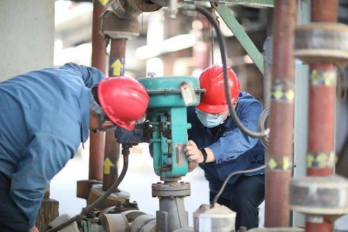 老款TCL电視开机后没有彐花点,打开是蓝屏,电視还漏电怎么回事-