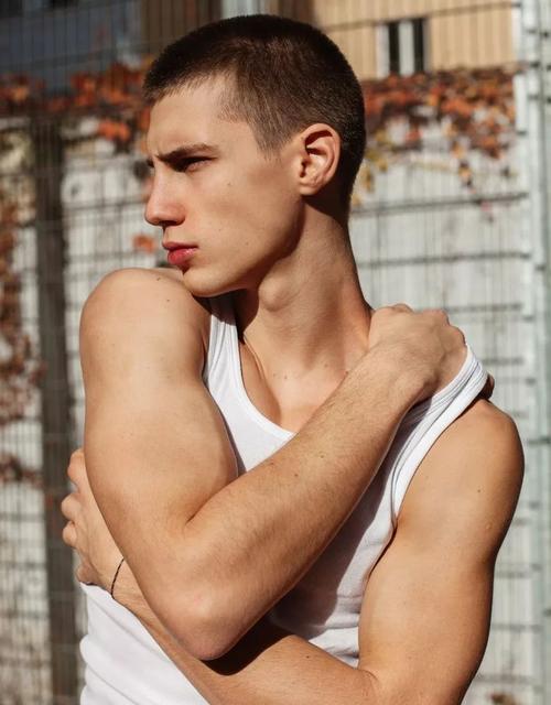 夏天犯困怎么办 中医三大穴位帮你提神解困