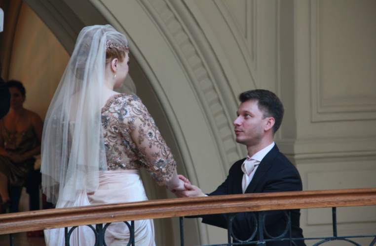 佩戴隐形眼镜有哪些危害 看了这3个危害你还敢戴吗 佩戴隐形眼镜有哪些危害 看了这3个危害你还敢戴吗