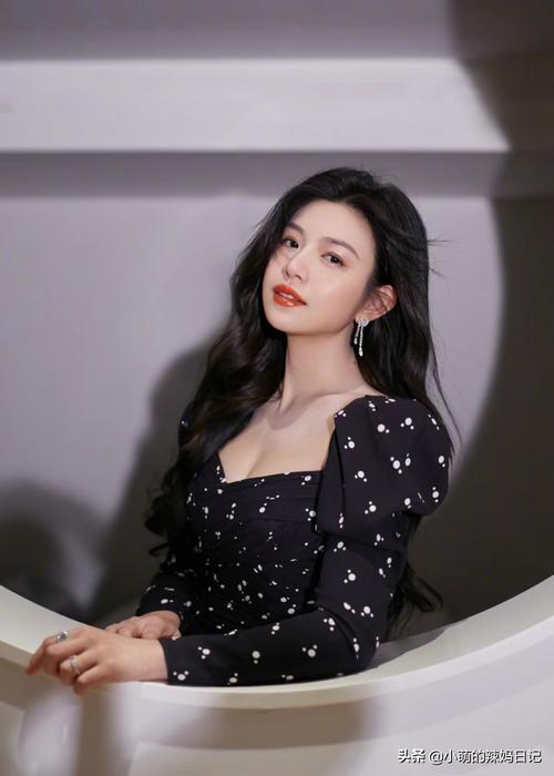 起名字需要带月字吗