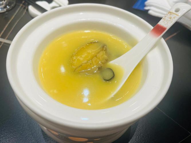 婴儿长期睡一边头会鼓包吗 婴儿长期睡一边头会鼓包吗