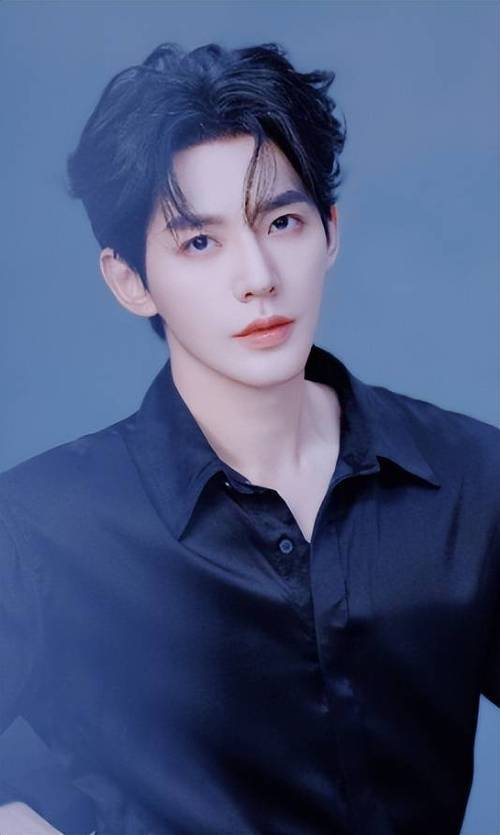 高速公路上一车龟速占道引众怒 高速公路上一车龟速占道引众怒