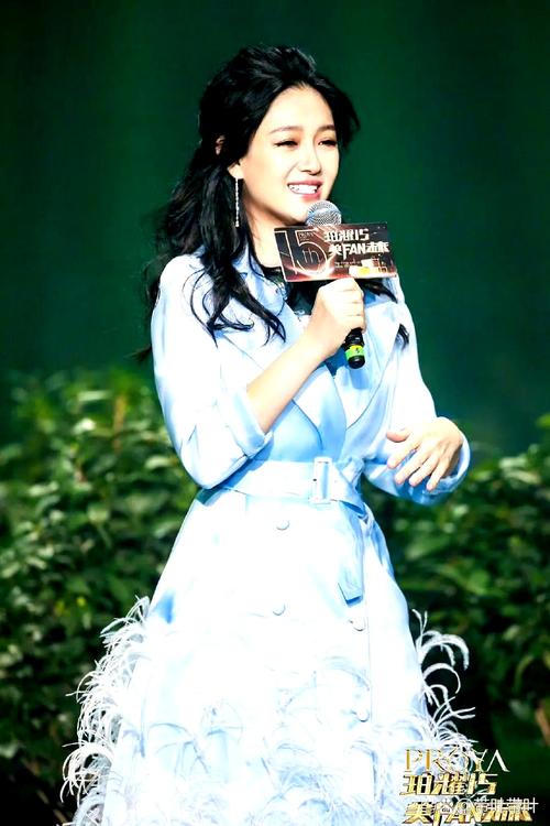 两个月的宝宝可以竖着抱吗 两个月的宝宝可以竖着抱吗