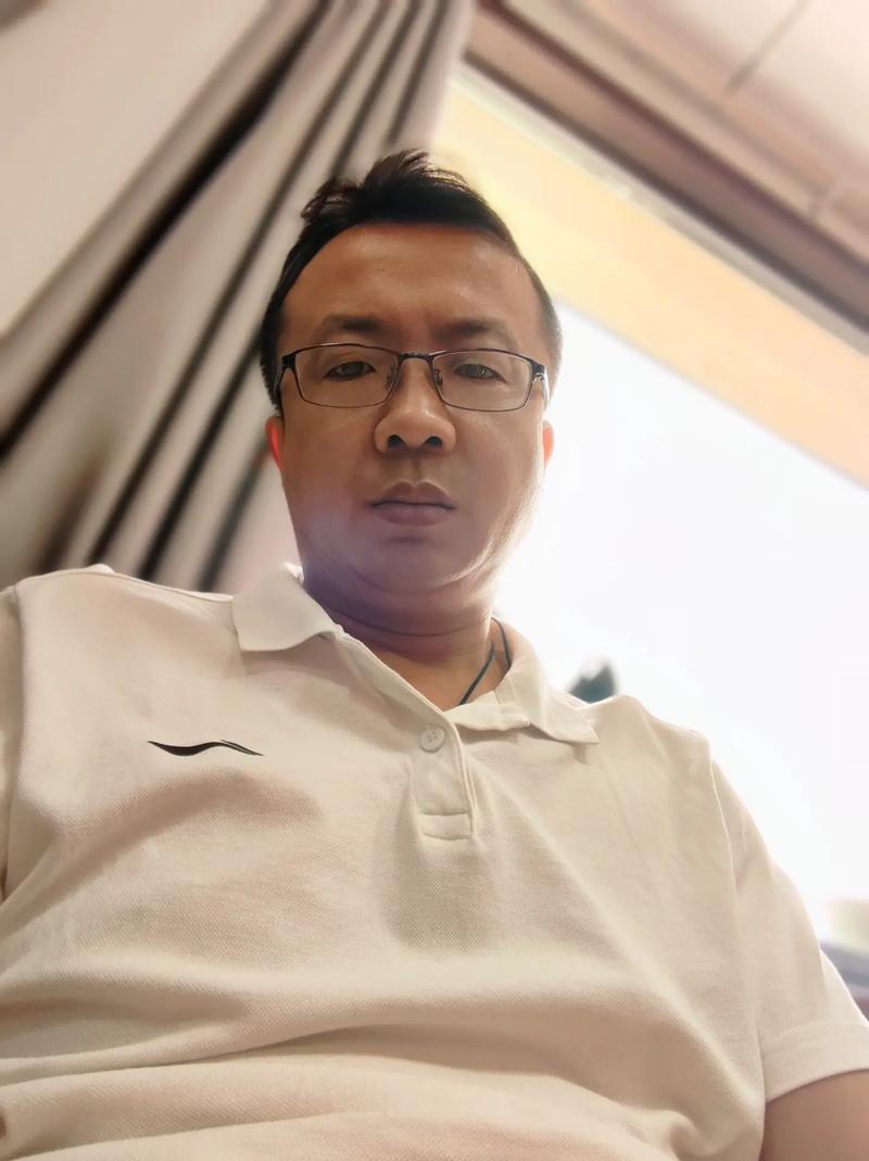 慢性咽喉炎怎么治疗 经常按揉三穴能有效改善慢性咽炎 慢性咽喉炎怎么治疗 经常按揉三穴能有效改善慢性咽炎