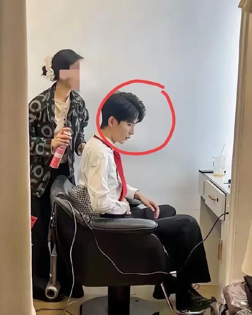 背痛原因及胸闷关联 症状背后的健康警示 背痛原因及胸闷关联 症状背后的健康警示