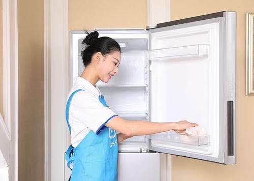 月嫂上班一般要几个证