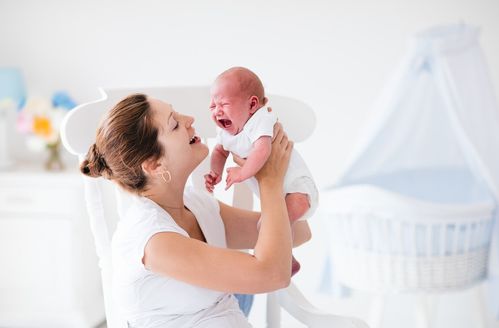 月嫂：新手育儿助手还是全职照顾者