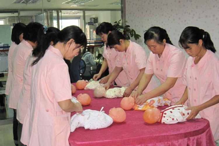 钟点工招聘工厂附近 本人急招一名钟点工工 钟点工招聘工厂附近 本人急招一名钟点工工