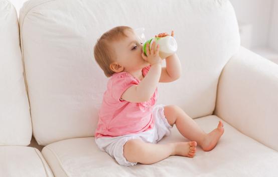 坐月子洗澡是月嫂洗吗 坐月子洗澡是月嫂洗吗