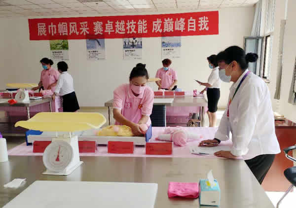 月嫂和育儿嫂选哪个好点 月嫂和育儿嫂选哪个好点