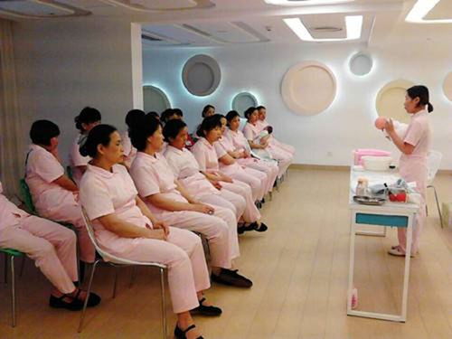 内地菲律宾保姆 菲律宾保姆价格