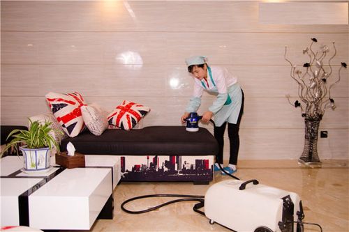 月嫂边喂奶边睡觉好吗