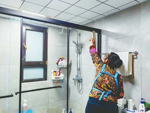 钟点工拖地钟点工阿姨洗衣服做饭拖地用了三个小时