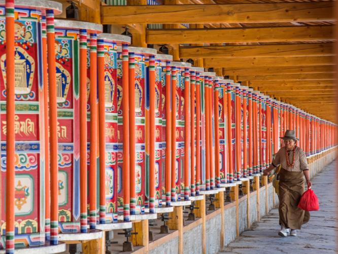 梦见吃大餐梦见吃大餐读完心中疑虑自然解除