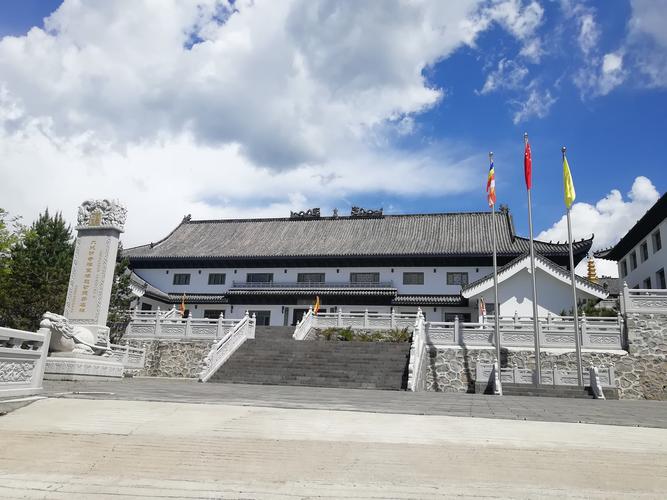 赛龙舟是哪个民族的风俗 (赛龙舟是哪个节日)