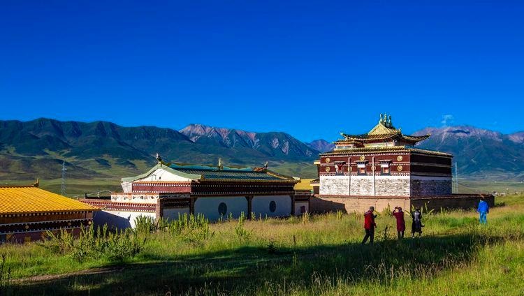 龙年什么月份出生更好 龙年出生的人2025 年运程 龙年什么月份出生更好 龙年出生的人2025 年运程