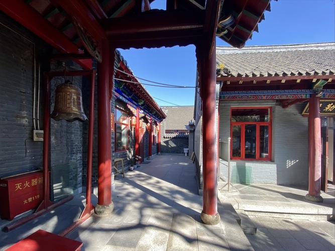 凸国际wc偷窃厕所,梦见差点掉厕所是什么意思 梦