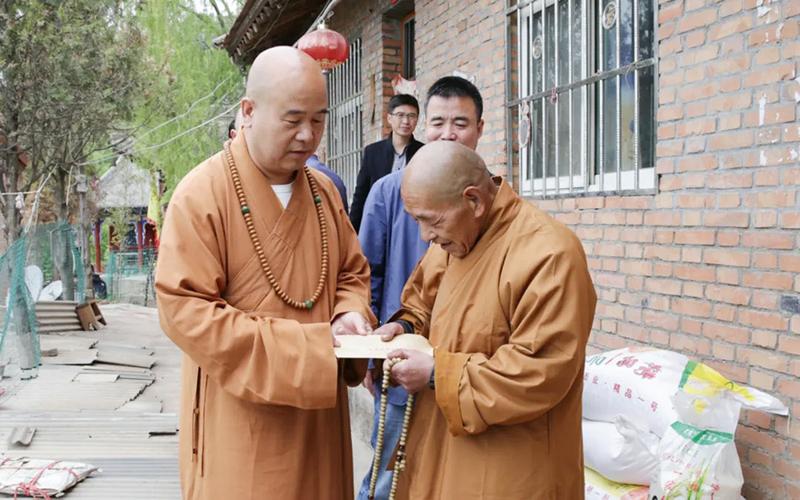 梦见自己一个人扫墓是什么意思