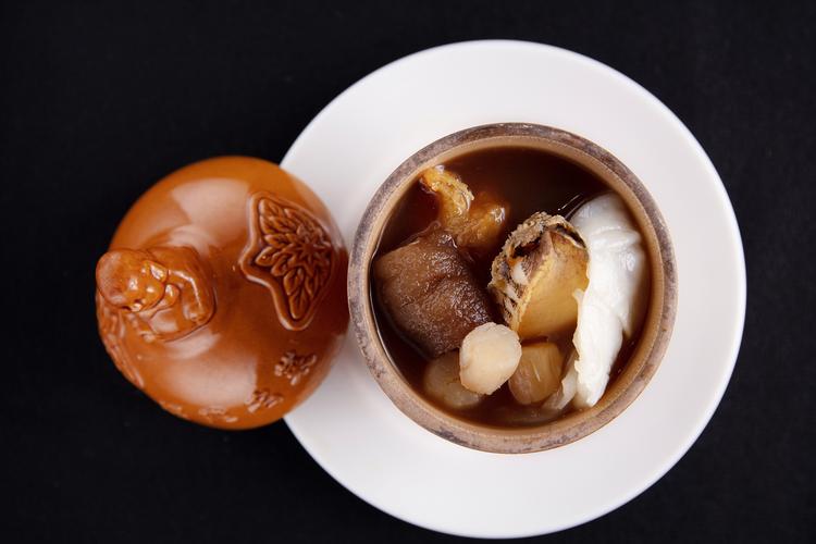 今天五行穿衣色彩指南 (今天五行穿衣服颜色)