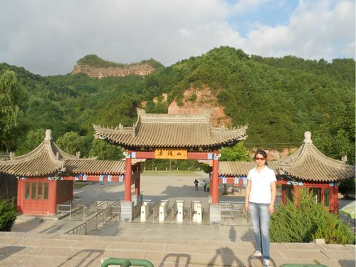 星座美眉“乱”穿衣