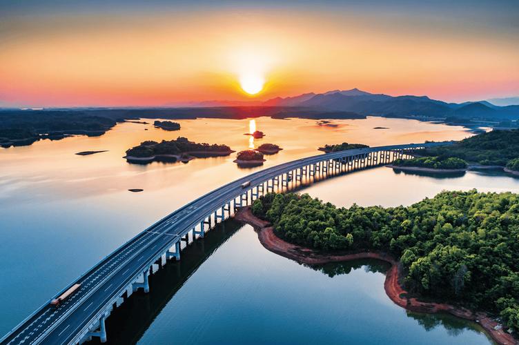 闫妮的老公是胡歌吗闫妮被曝绝情抛弃小男友