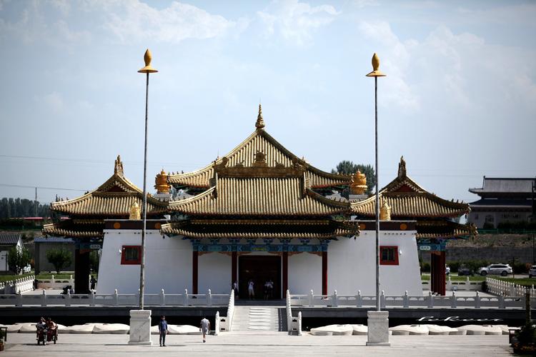 1990年马路旁土命好吗 路旁土最怕什么命 1990年马路旁土命好吗 路旁土最怕什么命