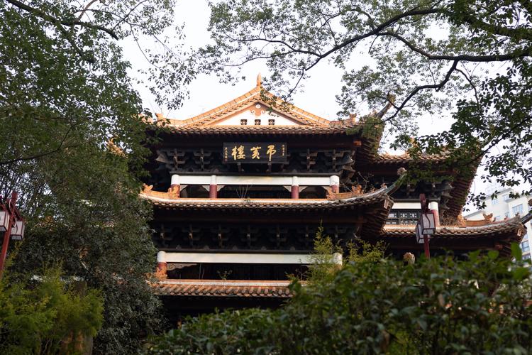 结婚礼仪常识 婚礼上有哪些必懂的知识? 结婚礼仪常识 婚礼上有哪些必懂的知识?